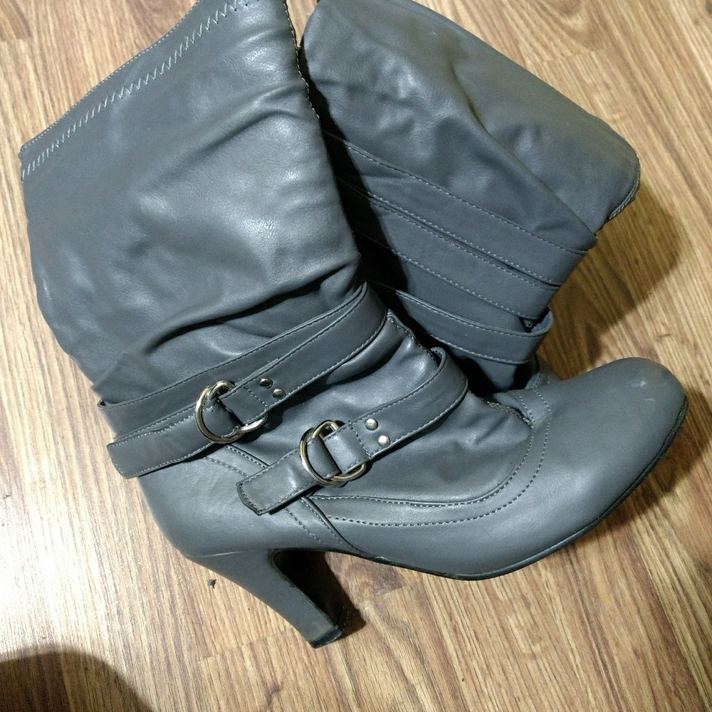 Grey boots with buckles